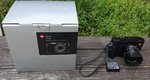 Leica Q, grip, bateria, UV filter, putko na ruku, TOP stav