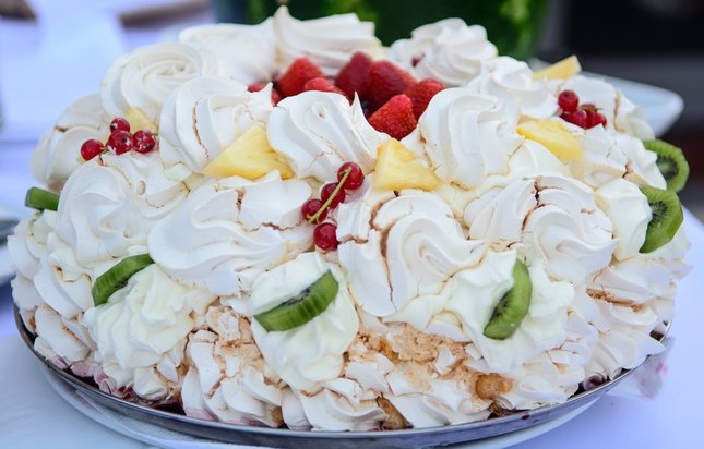 Ovocná torta pavlova