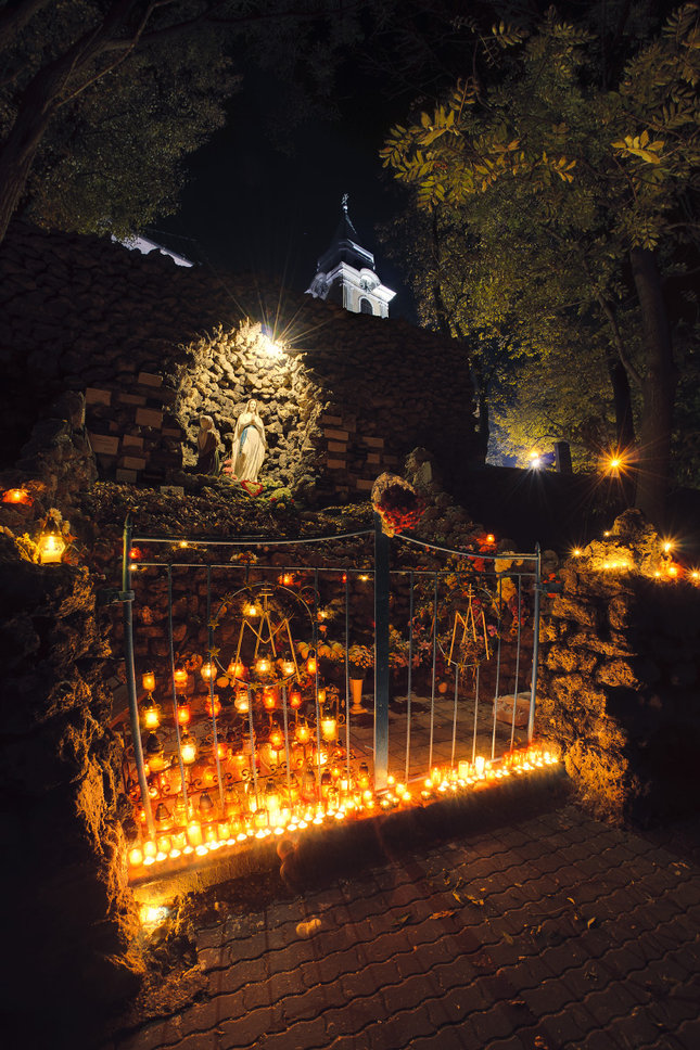 Dušičková noc | 3 exposures | Photomatix Pro