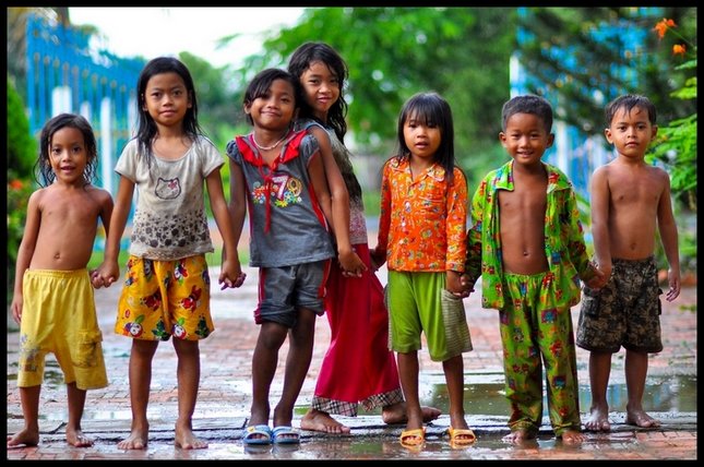 Deti po dazdi v Kambodzi