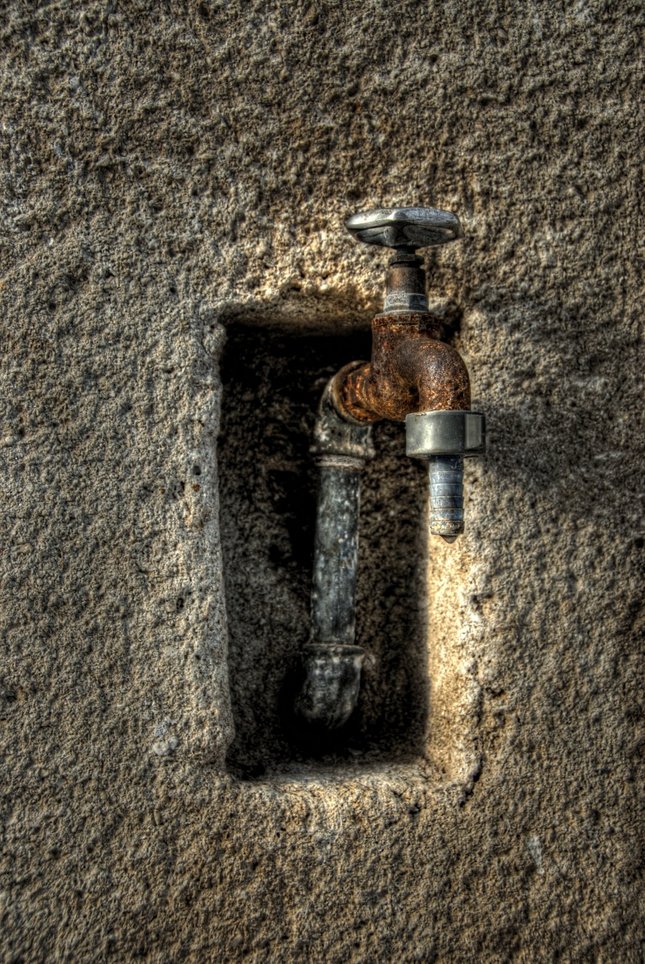 Kvapka - (BKT z 3 fotografií, Photomatix Pro)