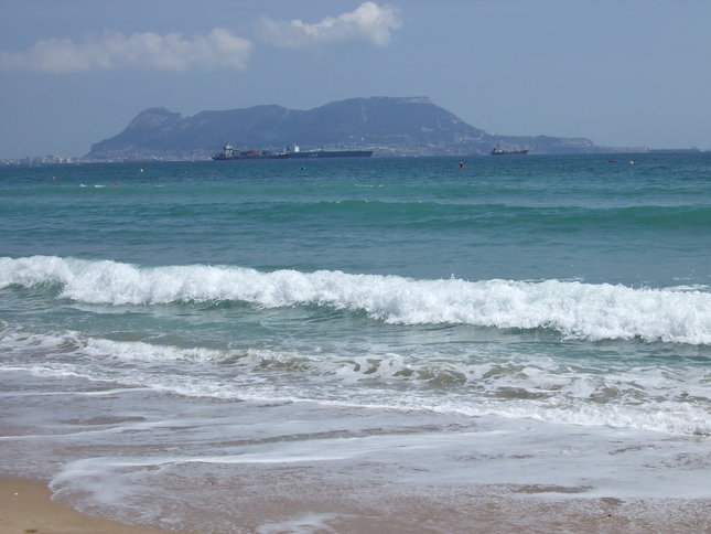 kúpanie s výhľadom na Gibraltar