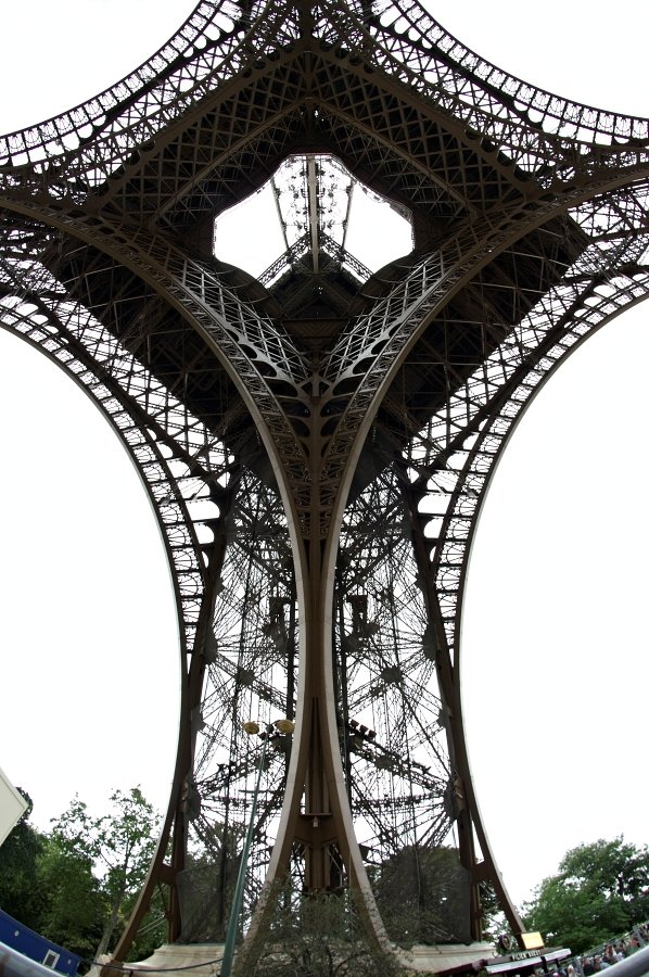 Eiffelovka troch inak