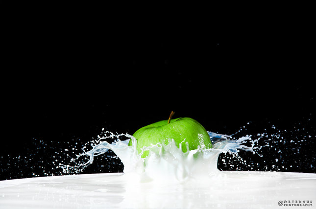 Zelené jalbko padajúce do mlieka