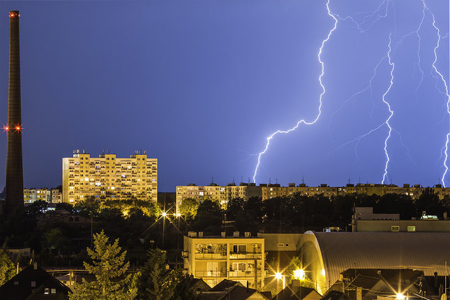 Nočné chytanie bleskov