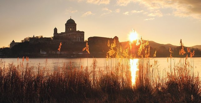 Ranné slnko za Dunajom