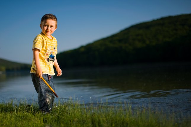 chlapec a voda