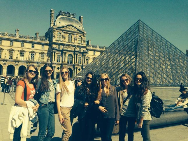 Louvre s priateľmi