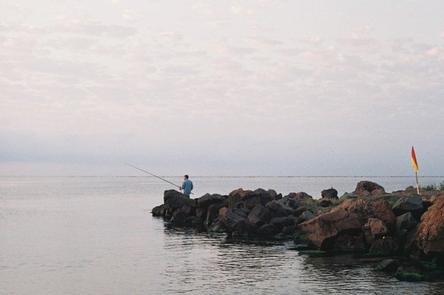 Osamelý rybár