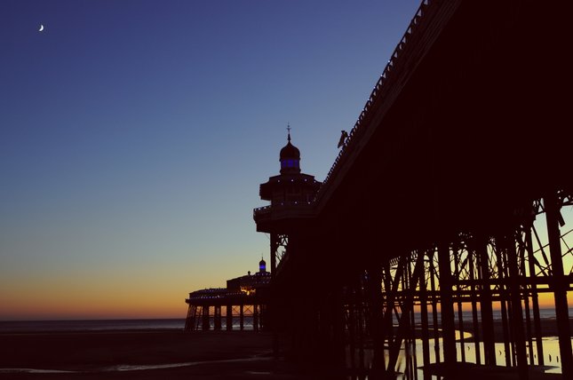 Moon pier