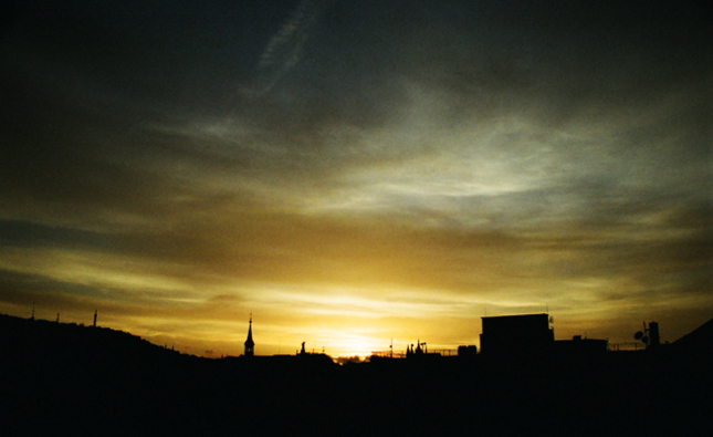 súmrak nad siluetou Prahy