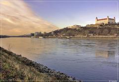 Bratislavsky hrad a Dunaj