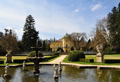 v parku