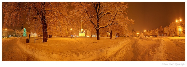 Noční zimní náměstí