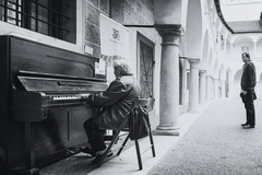 Na klaviri hrala.....