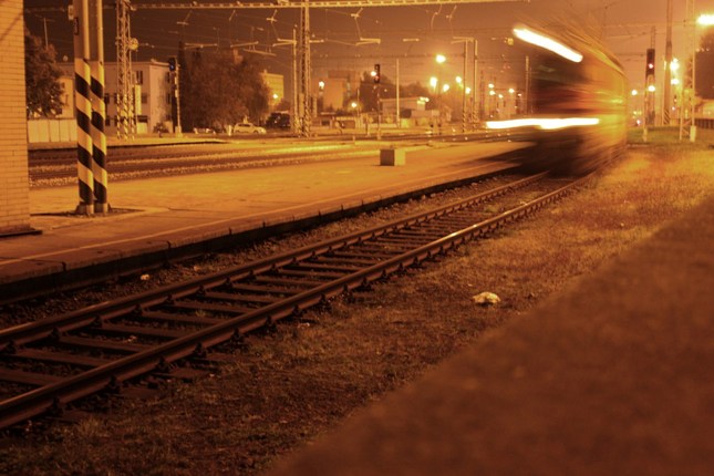 trAin