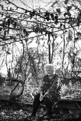 pod ťarchou staroby