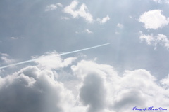 Obloha  mraky a lietadlo 