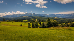 Pohľad na  Tatry uprostred leta