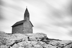 Kostolík na skale
