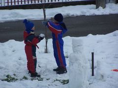 deti vonku pri prvom snehu u nas