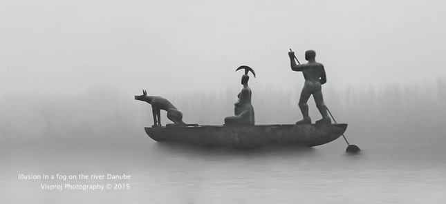 Ilúzia v hmle na rieke Dunaj