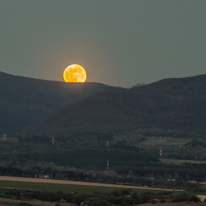 Mesiac a Slanské pohorie