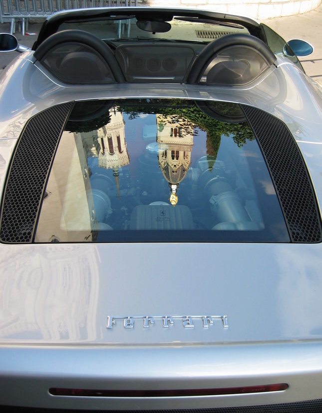 Ferrari a katedrála