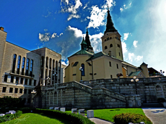 Divadlo, kostol, park...