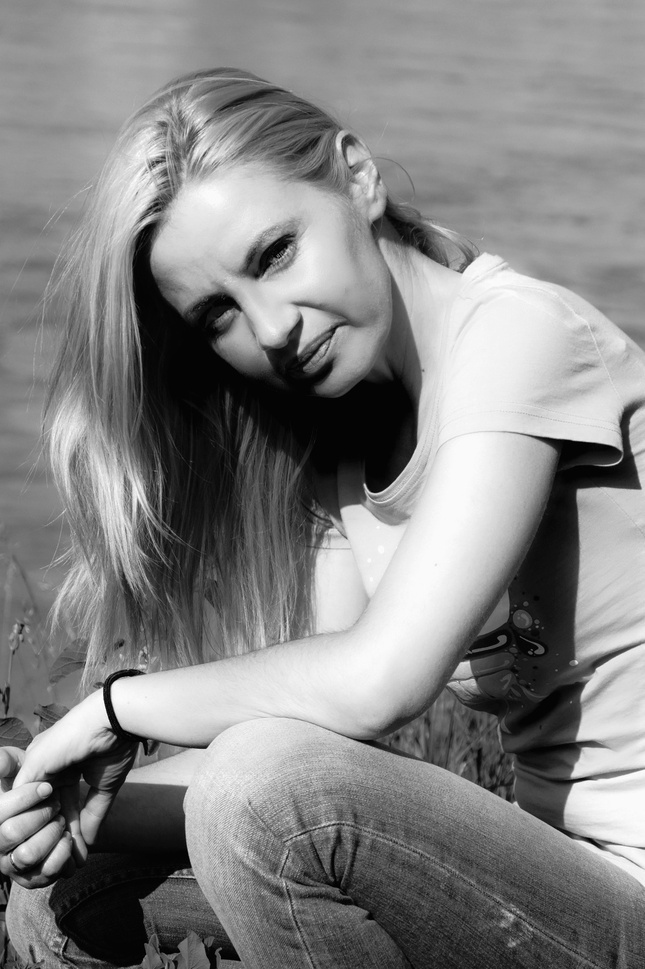 B&W