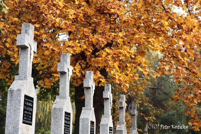 Jeseň na cintoríne