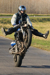 chlapci na motorkách