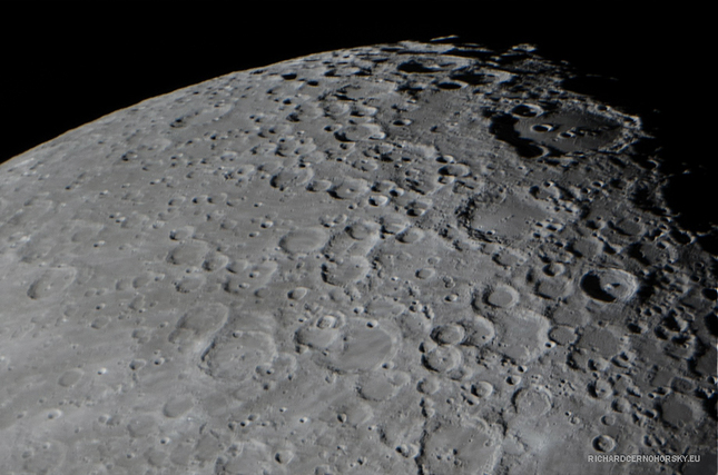 Mesačné krátery