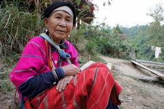 Zena z horskeho kmena xyz.