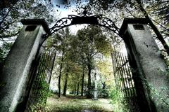 (Inferno, Canto III, vv. 1-9)