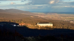 ... medzi nebom a zemou ...