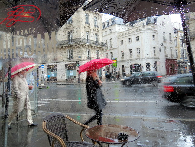 ... keď pršalo v Paríži