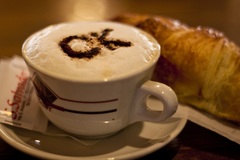 Cafe con Croissant