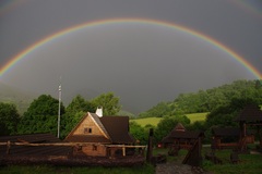 Dúha nad salašom