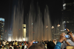 DUBAI - Obdivovatelia fontány