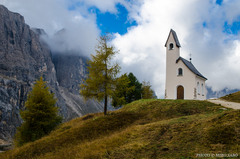 Kostolík na Passo Gardena