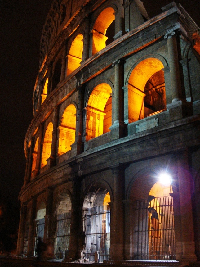 Koloseum by night
