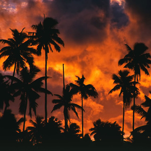 Ohnivý západ slnka v Polynézii