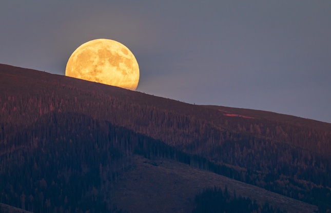 pri východe luny