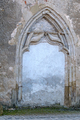 Zamurované gotické dvere