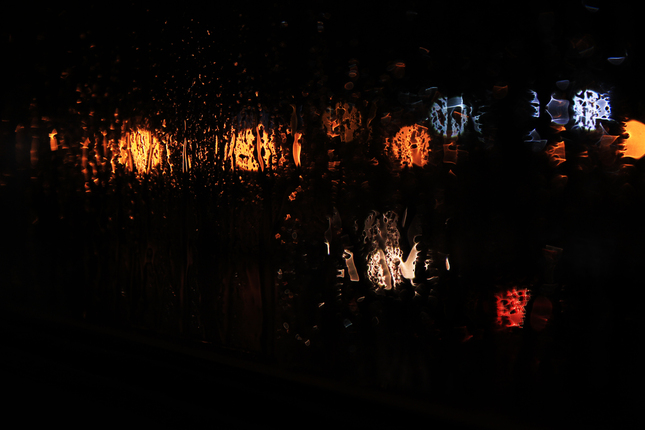 svetlá v daždi