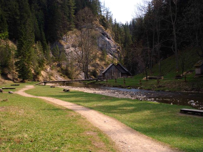 Domček v údolí