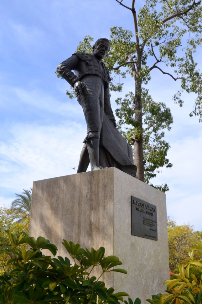 Manolo statue