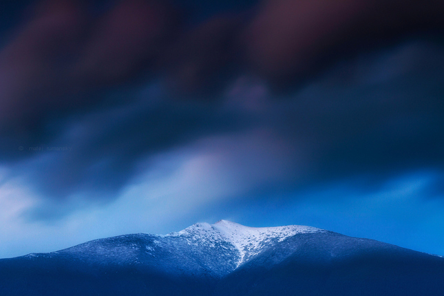 dole pršo hore sňah