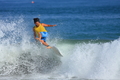 Surfer  a neskrotená vlna